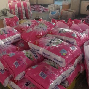 180g asul na kulay High foam malakas na pabango murang washing powder magandang Factory supplier sa Shandong China nagbebenta sa Africa market