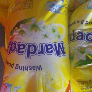 Mardadi marca detergente para roupa 10kg saco tecido cor azul lavanda perfume lavagem em pó lavagem em água fria para o mercado da tanzânia